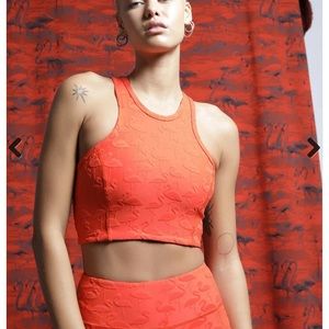 TWENTY Montréal active top